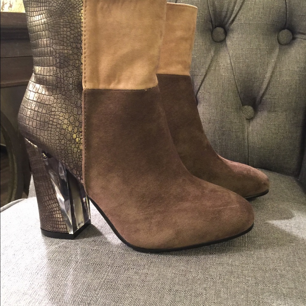 NWOT Fabrik booties